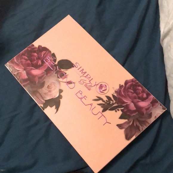 Simply Bella pallet eyeshadow - Picture 3 of 3